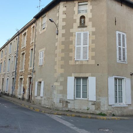 Studio Simplicien *Cosy* Plein Centre Ville De Poitiers *Tv* Wifi *Cafe* Exterior photo